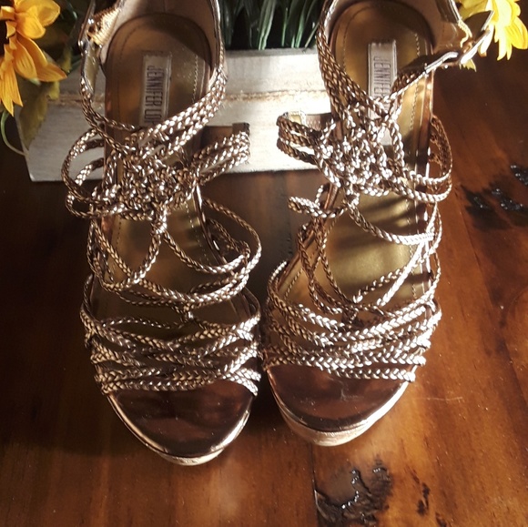 Platform - Picture 2 of 2